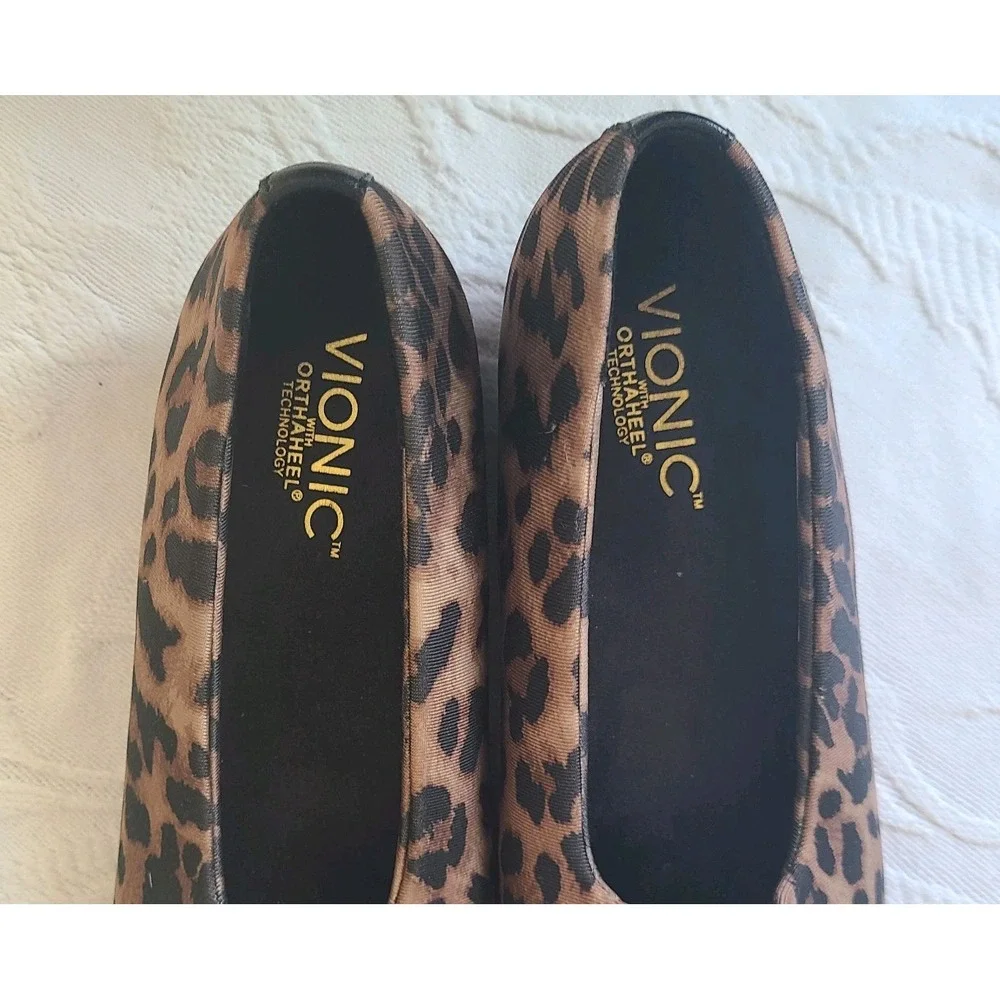 VIONIC Powell Demi Wedge Tan Leopard Comfort Orthotic Slip-on Shoes Women's Sz 8